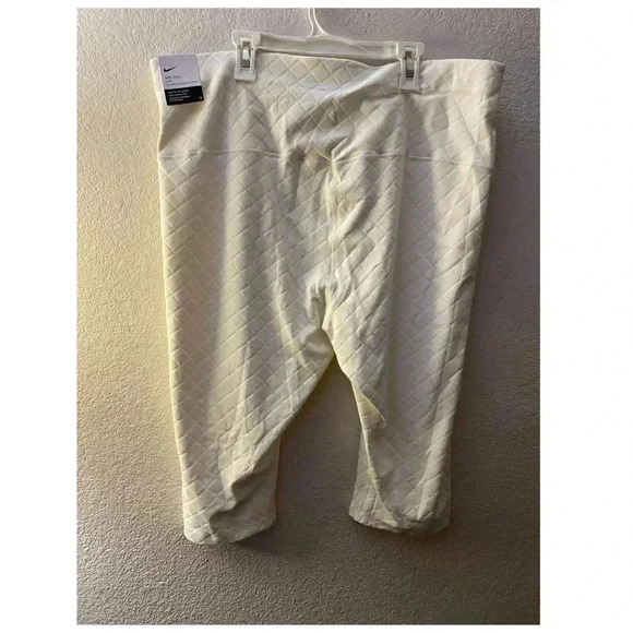 🆕Nike Yoga Luxe White High-Waisted Jacquard Capri 2X🆕 - Picture 4 of 15